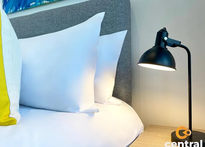 Central Serviced Apartments - 1 Bedroom - Walk Away From Main Attractions - Parking Available - Close To Bus And Train Station - Easy Access To City Centre - Wi-Fi - Fully Equipped - Monthly-Weekly Stay Offers