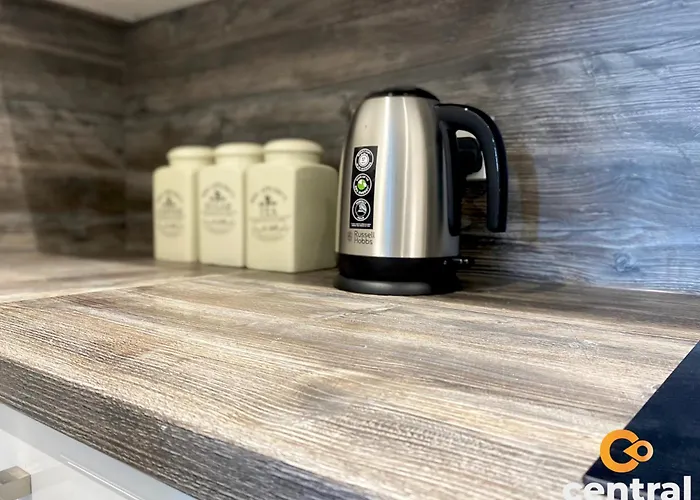 Central Serviced Apartments - 1 Bedroom - Walk Away From Main Attractions - Parking Available - Close To Bus And Train Station - Easy Access To City Centre - Wi-Fi - Fully Equipped - Monthly-Weekly Stay Offers