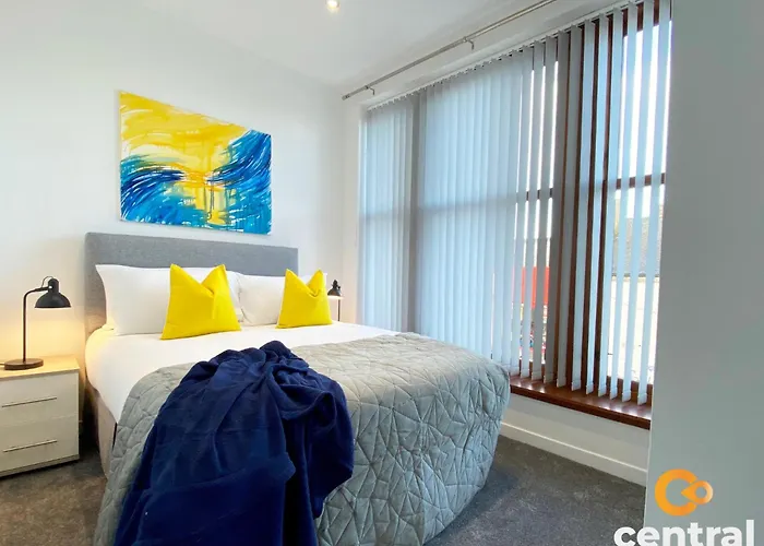 Central Serviced Apartments - 1 Bedroom - Walk Away From Main Attractions - Parking Available - Close To Bus And Train Station - Easy Access To City Centre - Wi-Fi - Fully Equipped - Monthly-Weekly Stay Offers