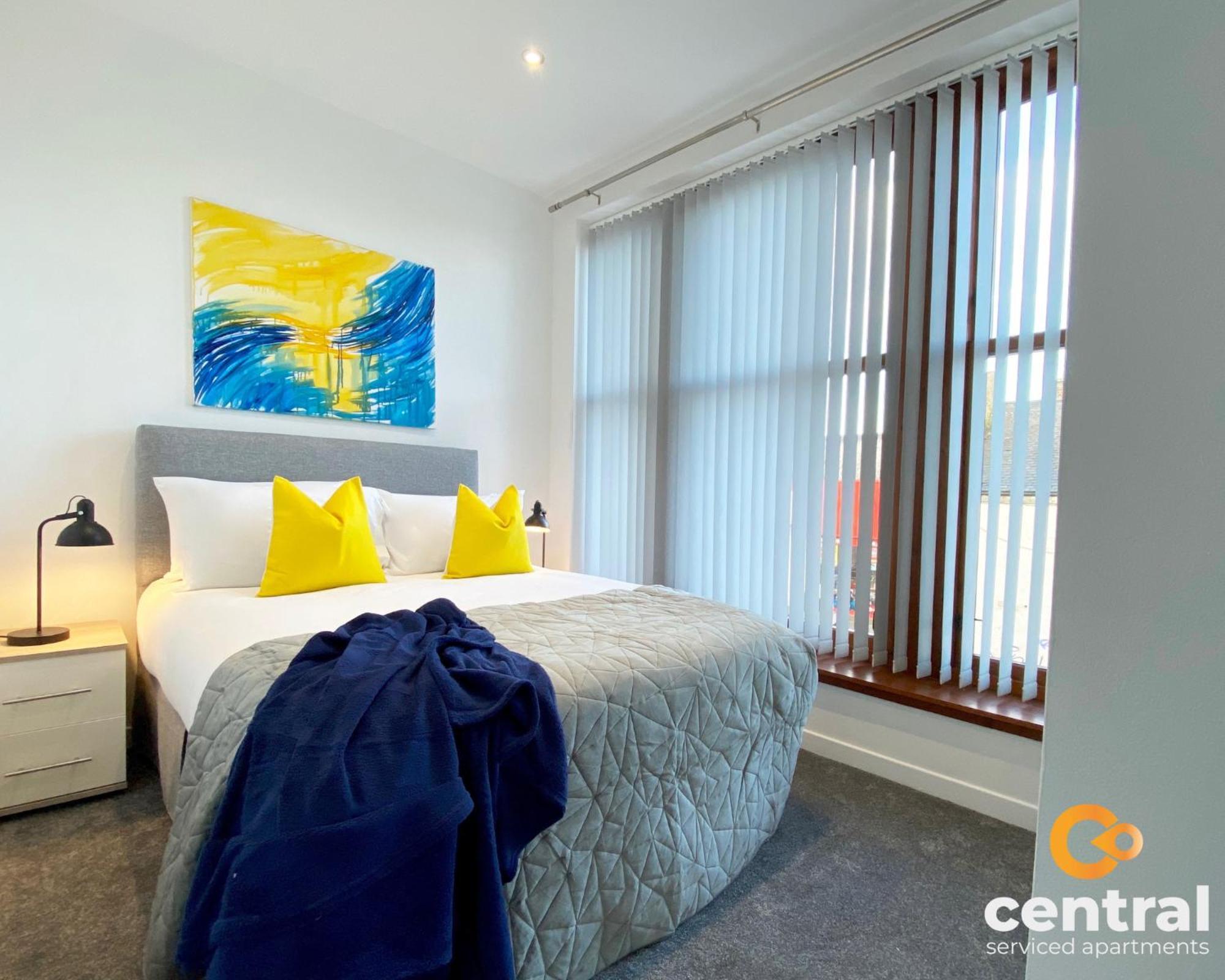 Serviced Apartments: City-center Comfort With Parking & Wi-fi Apartment *