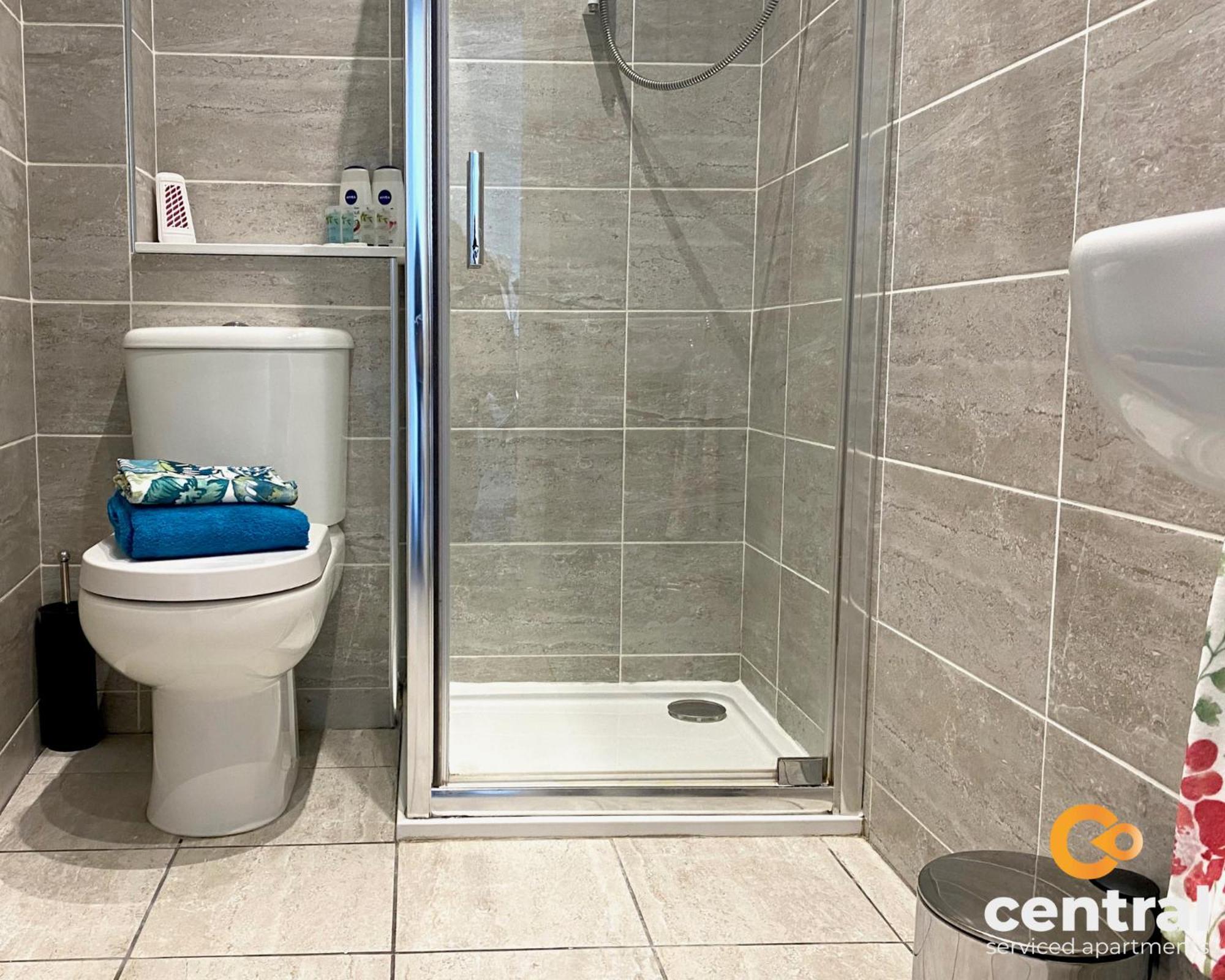 Apartment Serviced Apartments: City-center Comfort With Parking & Wi-fi *